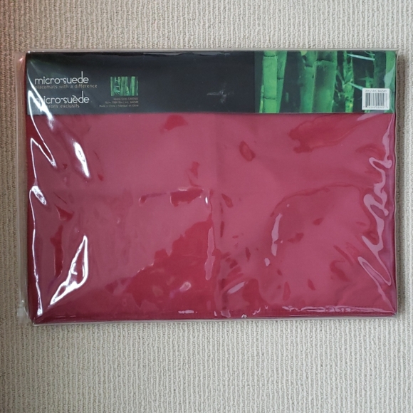 8 Red Micro-suede Placemats - Picture 2 of 4